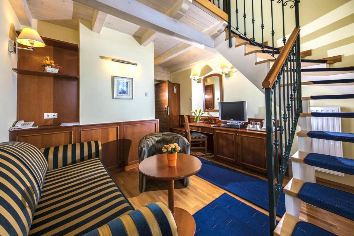 Hotel Forest Hills Zirc Exterior foto
