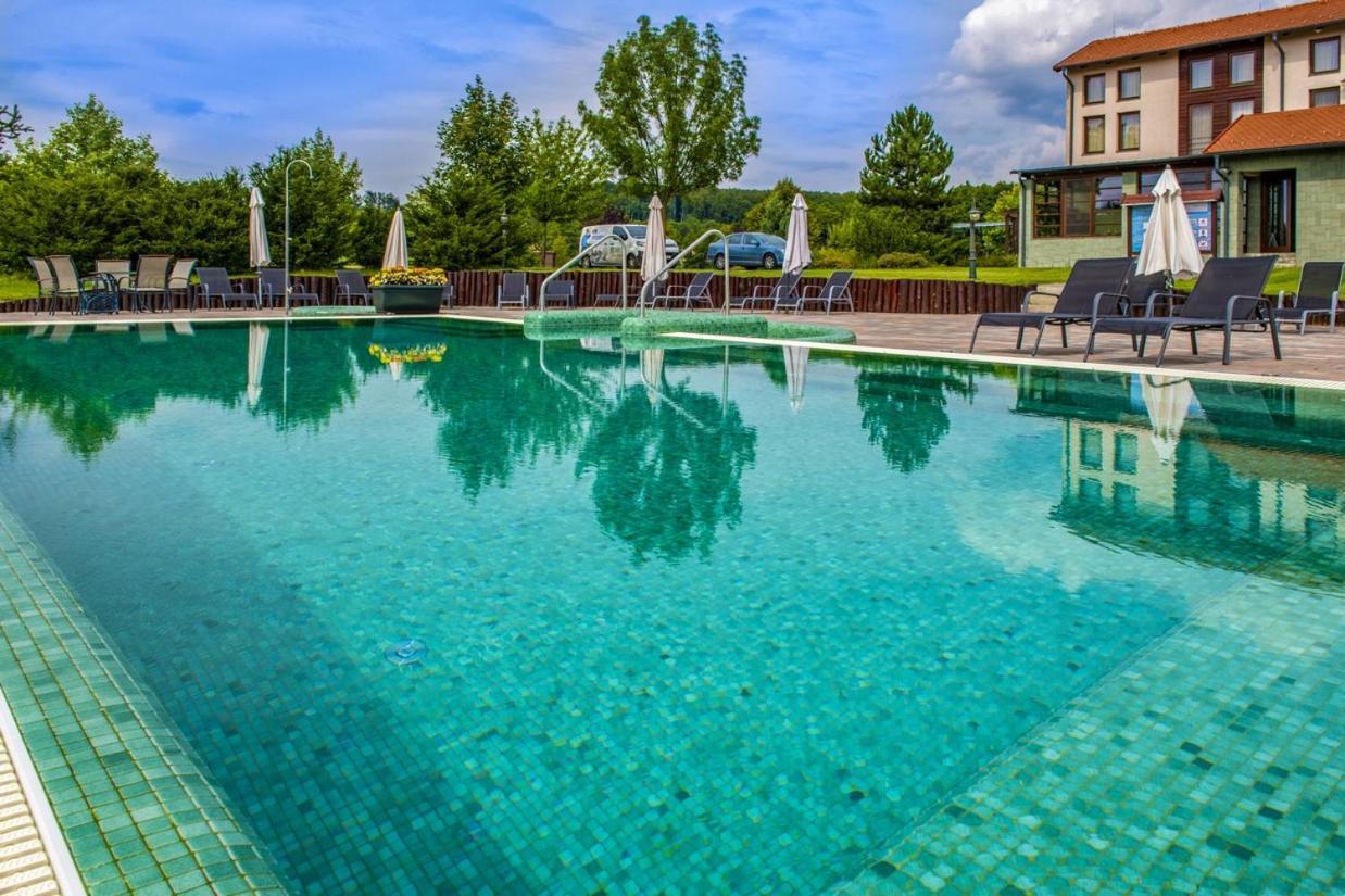 Hotel Forest Hills Zirc Exterior foto